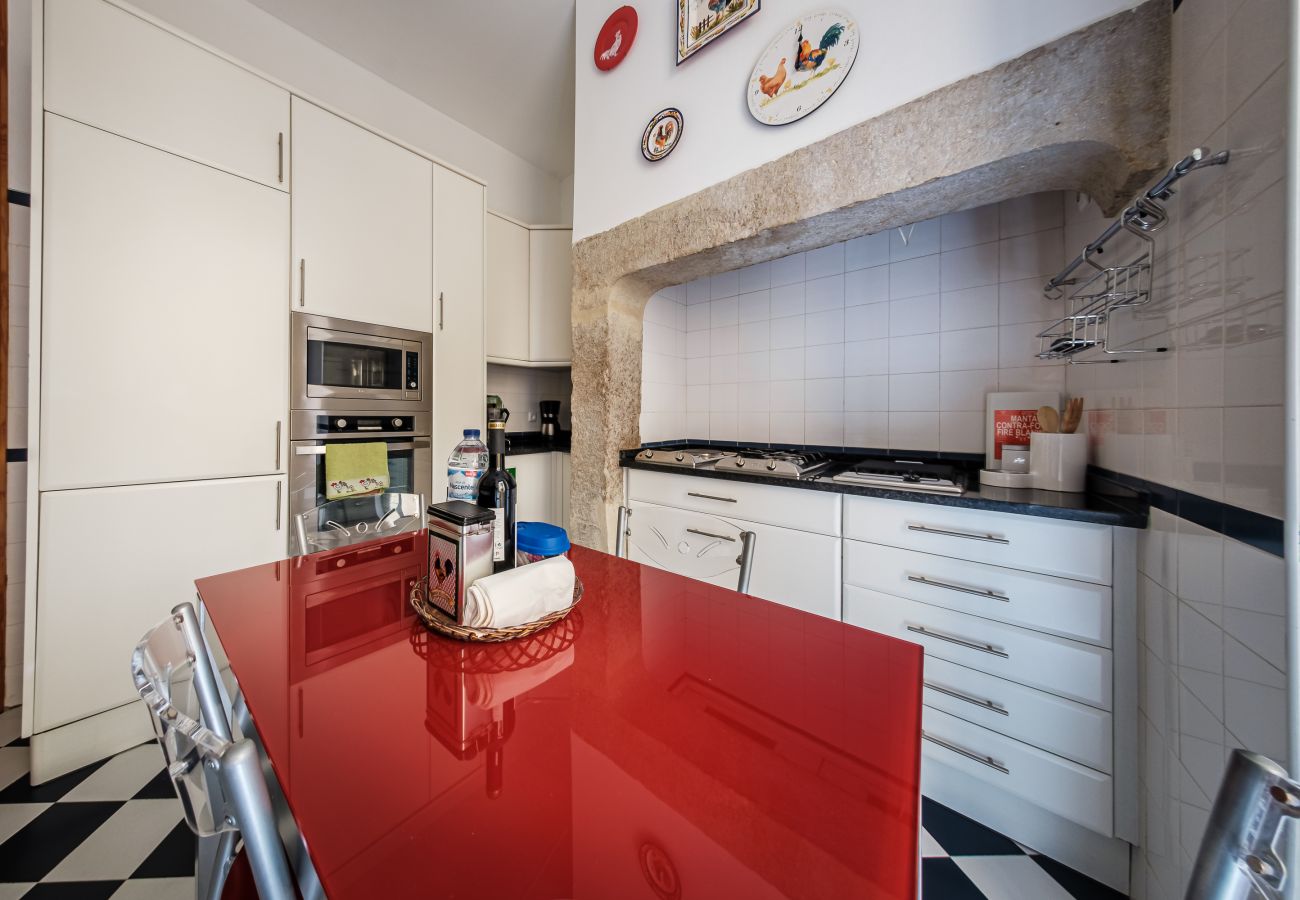 Apartment in Lisbon - Classic Family Friendly Central Apartment in Baixa