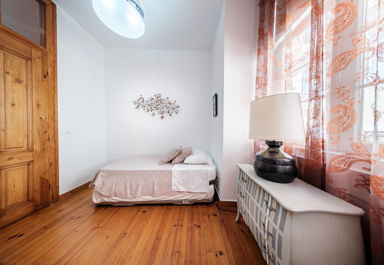 Apartment in Lisbon - Classic Family Friendly Central Apartment in Baixa