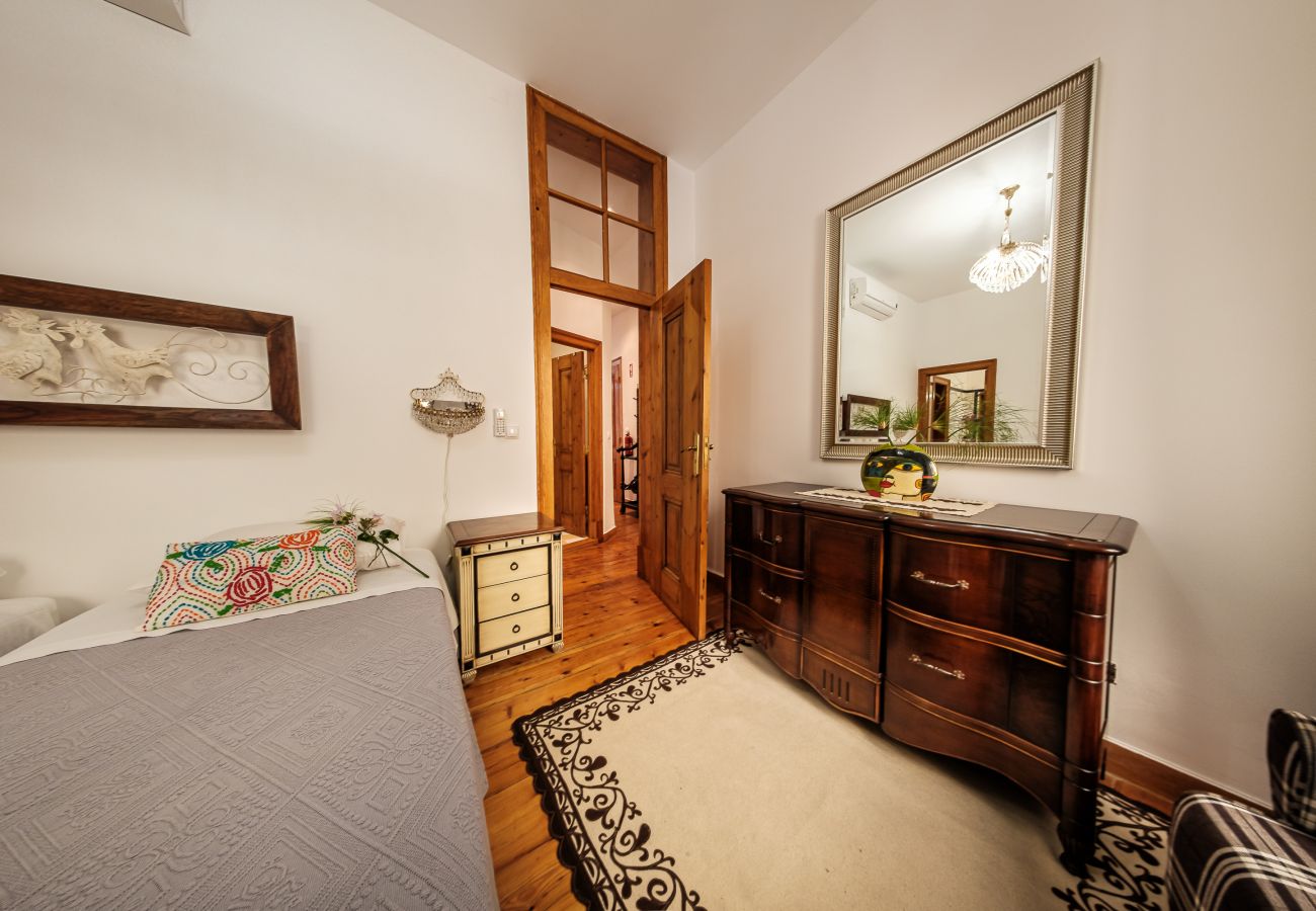 Apartment in Lisbon - Classic Family Friendly Central Apartment in Baixa