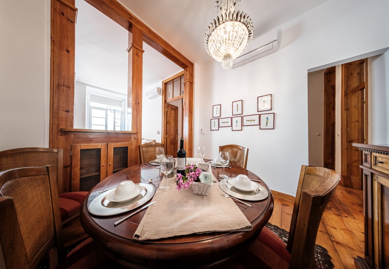 Apartment in Lisbon - Classic Family Friendly Central Apartment in Baixa