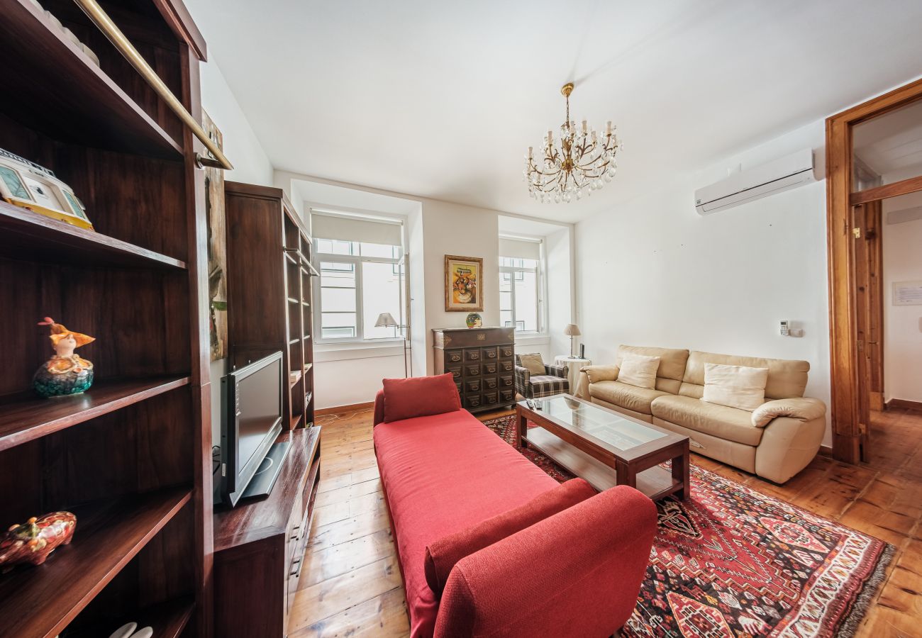 Apartment in Lisbon - Classic Family Friendly Central Apartment in Baixa