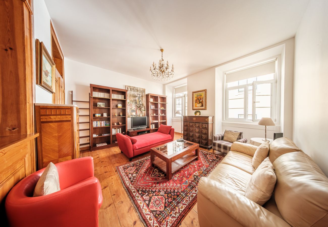 Apartment in Lisbon - Classic Family Friendly Central Apartment in Baixa