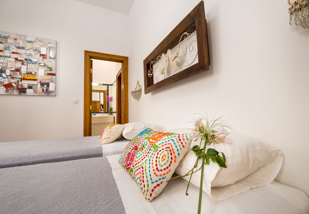 Apartment in Lisbon - Great Apartment in the Old Town VI