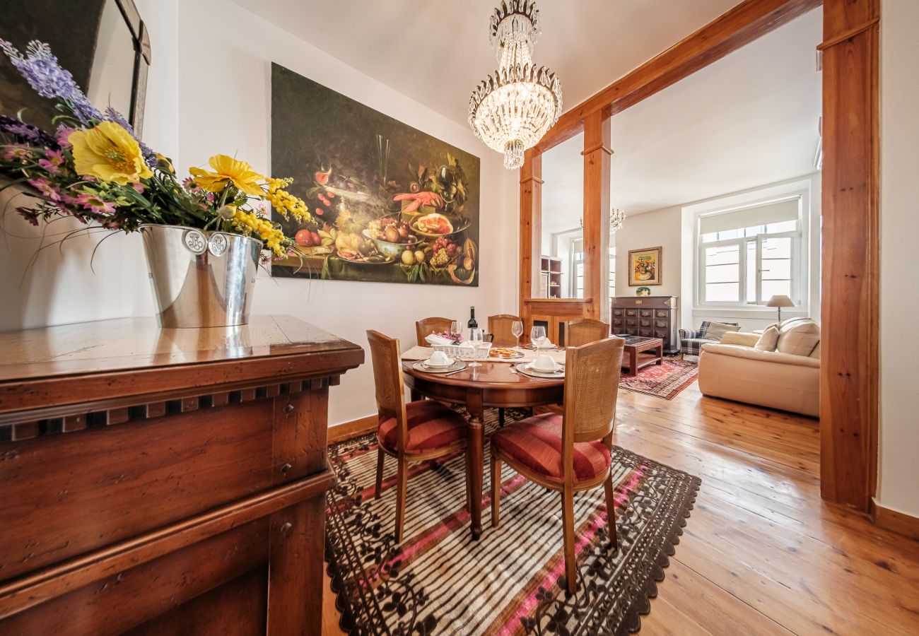 Apartment in Lisbon - Classic Family Friendly Central Apartment in Baixa