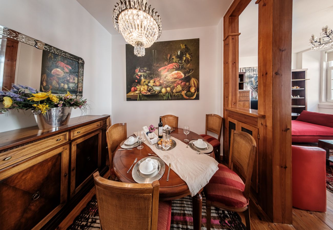 Apartment in Lisbon - Classic Family Friendly Central Apartment in Baixa