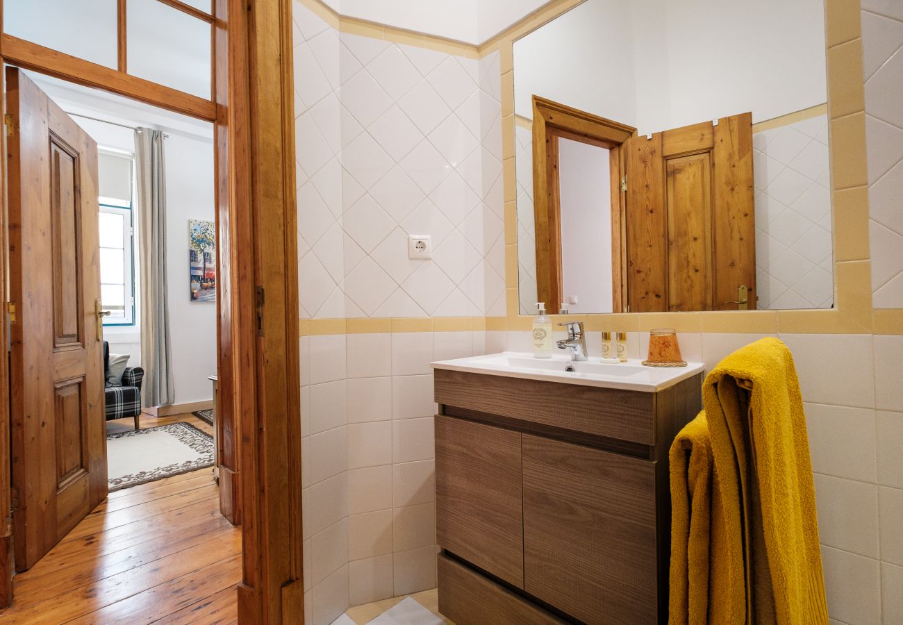 Apartment in Lisbon - Classic Family Friendly Central Apartment in Baixa