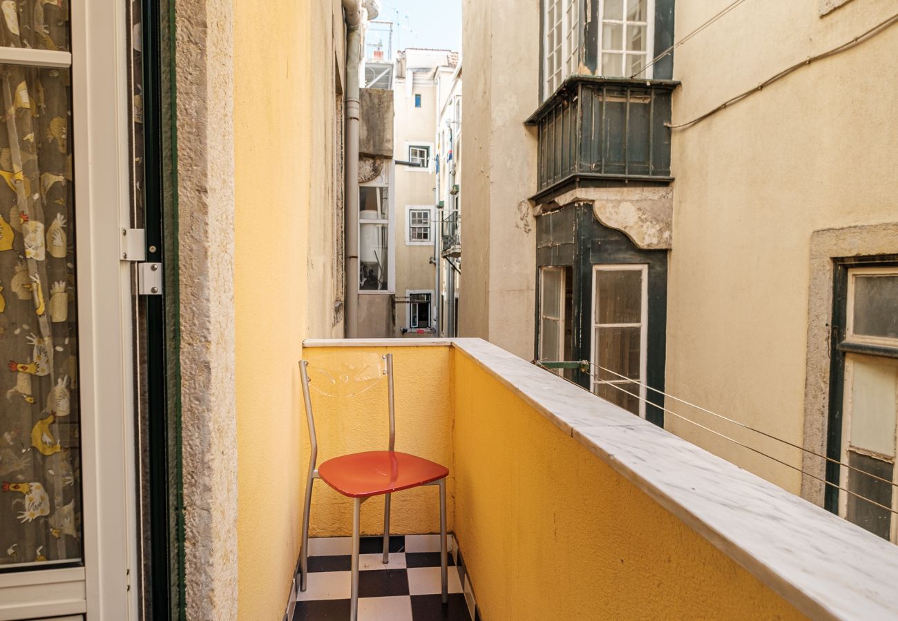 Apartment in Lisbon - Classic Family Friendly Central Apartment in Baixa