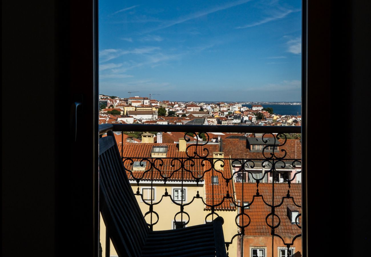 Apartment in Lisbon - Great Apartment with River & Town View 