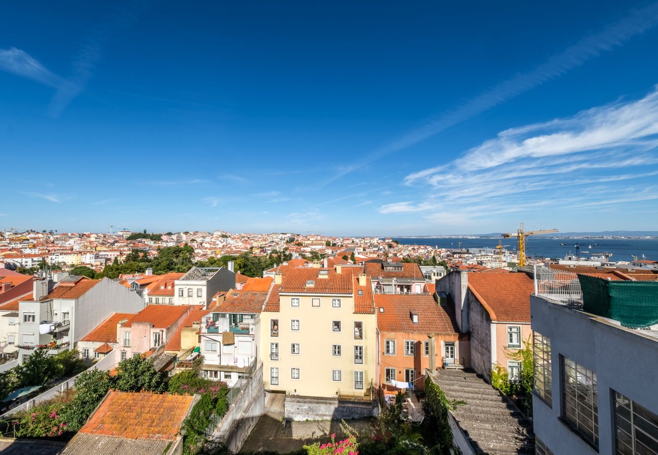 Apartment in Lisbon - Great Apartment with River & Town View 